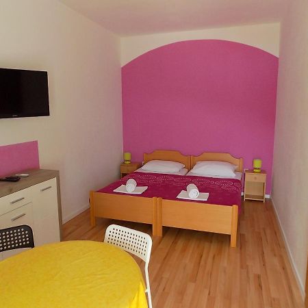 Apartments Galeb Pag - Beach Pag Town Buitenkant foto