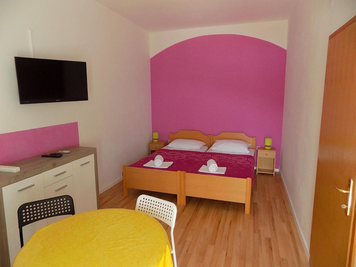 Apartments Galeb Pag - Beach Pag Town Buitenkant foto