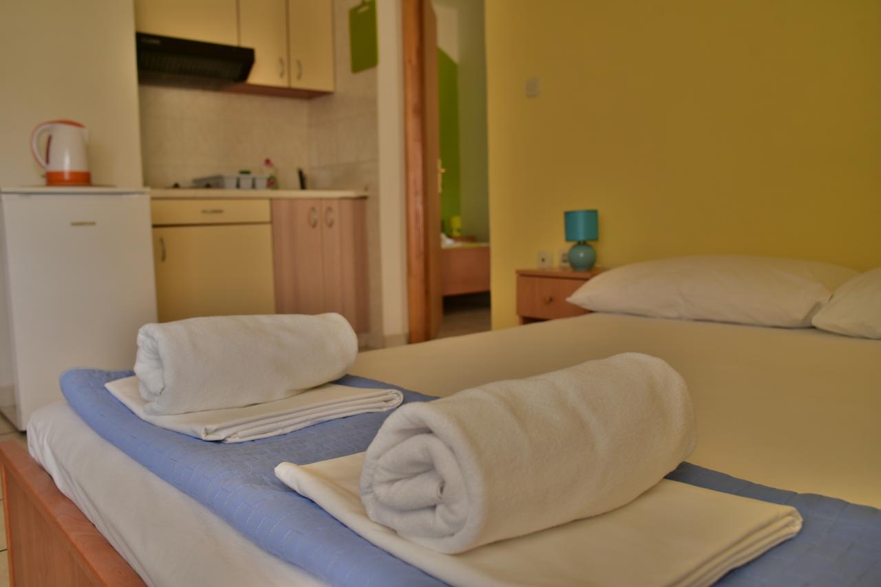 Apartments Galeb Pag - Beach Pag Town Buitenkant foto