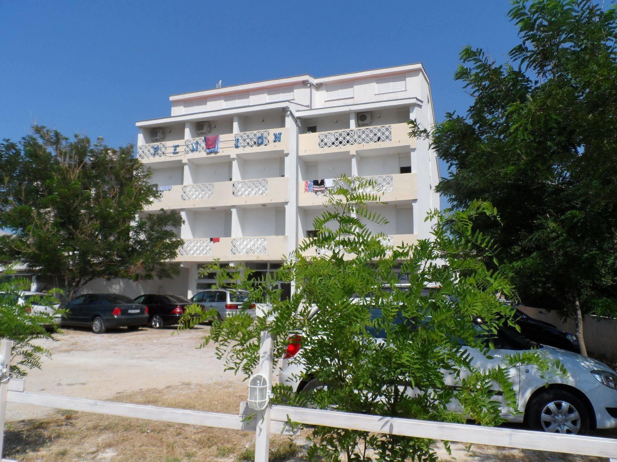 Apartments Galeb Pag - Beach Pag Town Buitenkant foto
