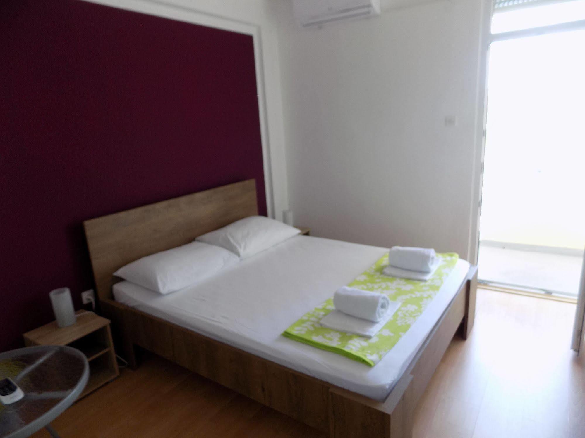 Apartments Galeb Pag - Beach Pag Town Buitenkant foto