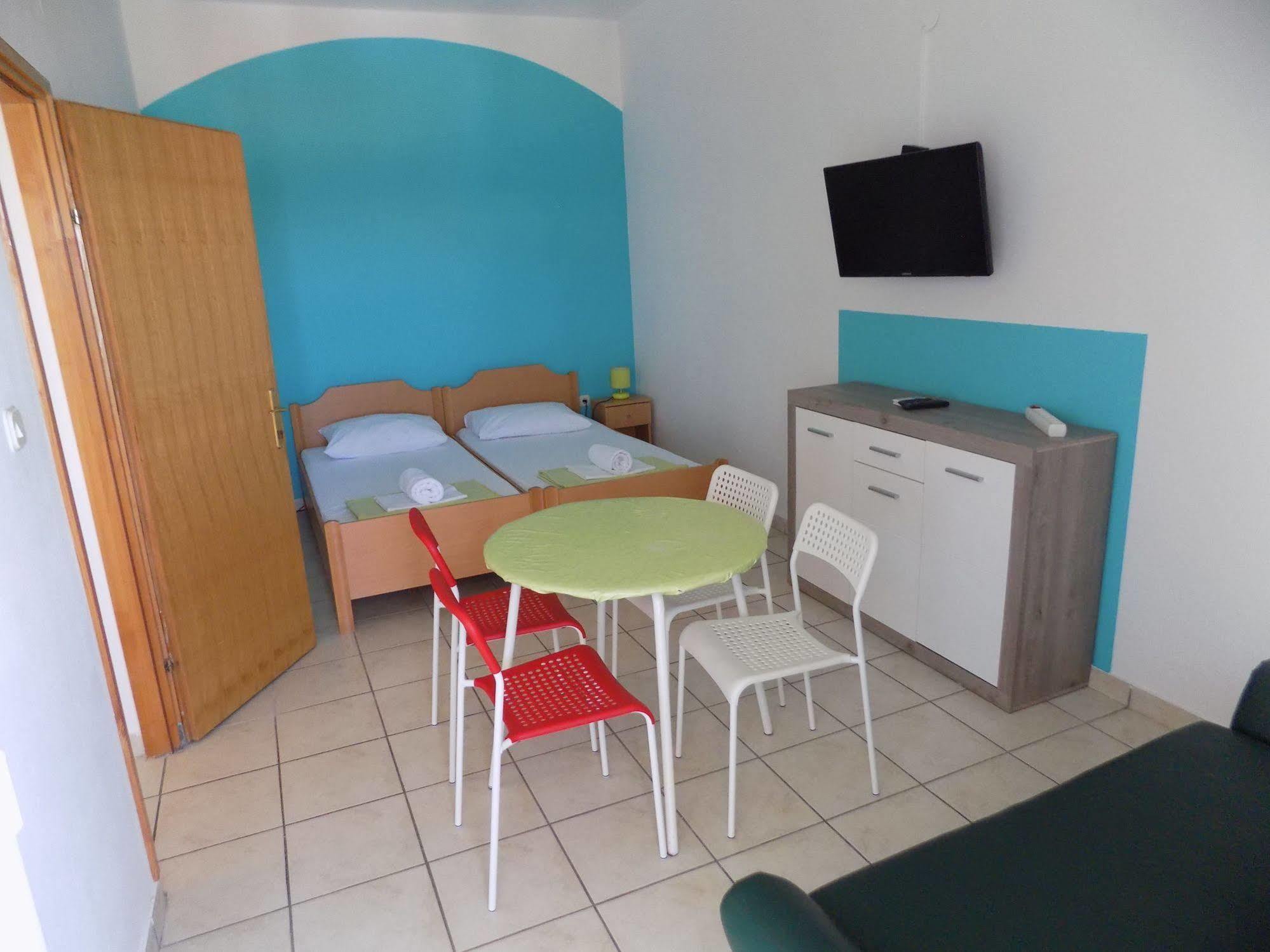Apartments Galeb Pag - Beach Pag Town Buitenkant foto