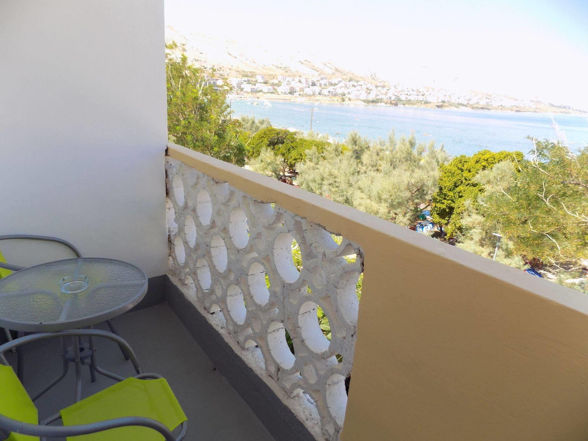 Apartments Galeb Pag - Beach Pag Town Buitenkant foto